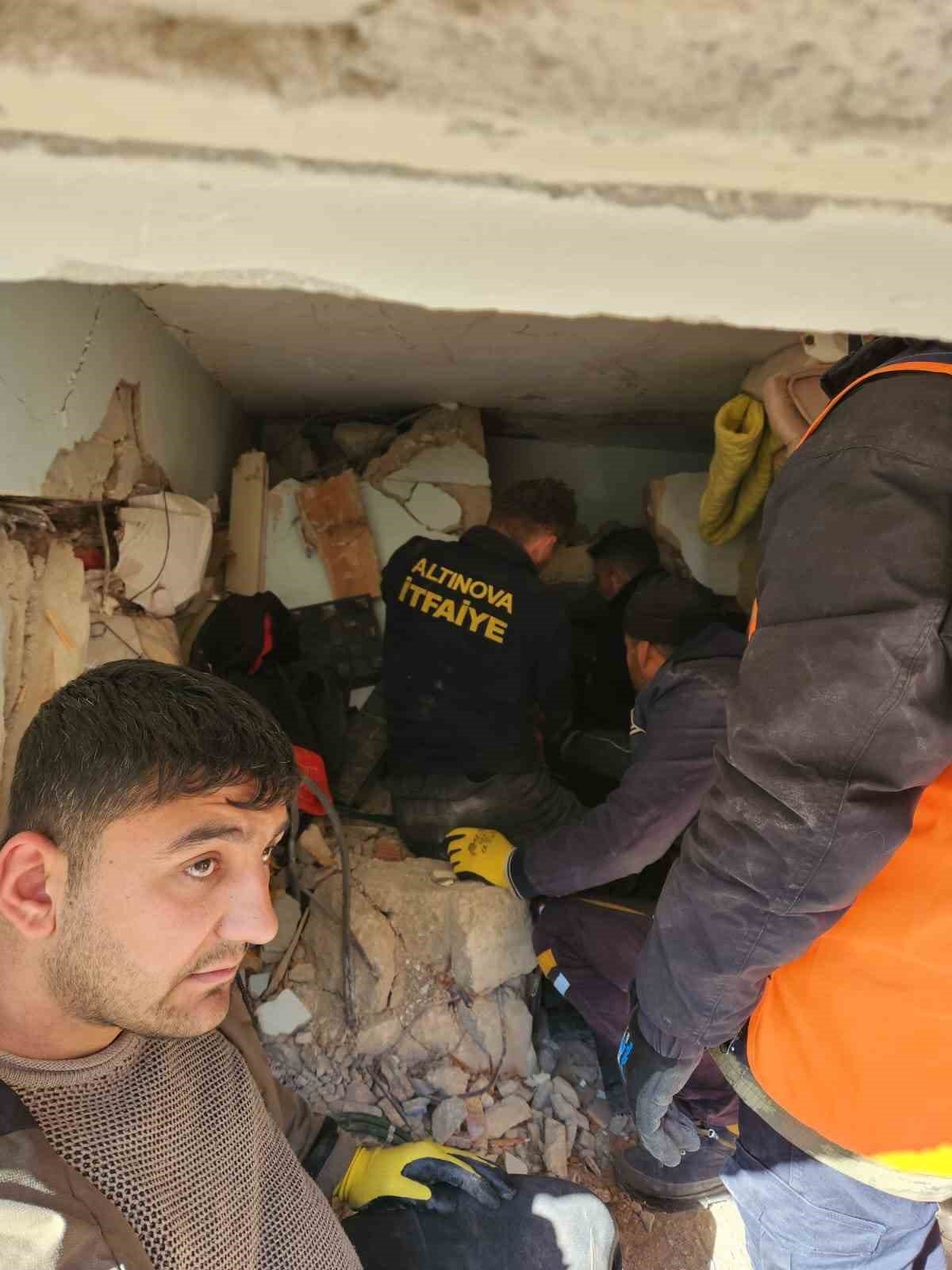 Yalova ekipleri 82 saat sonra enkazda 2’si çocuk 6 kişiyi çıkardı