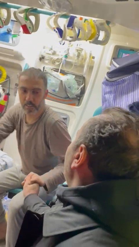 Hatay’da anne ve oğlu depremin 70’inci saatinde kurtarıldı