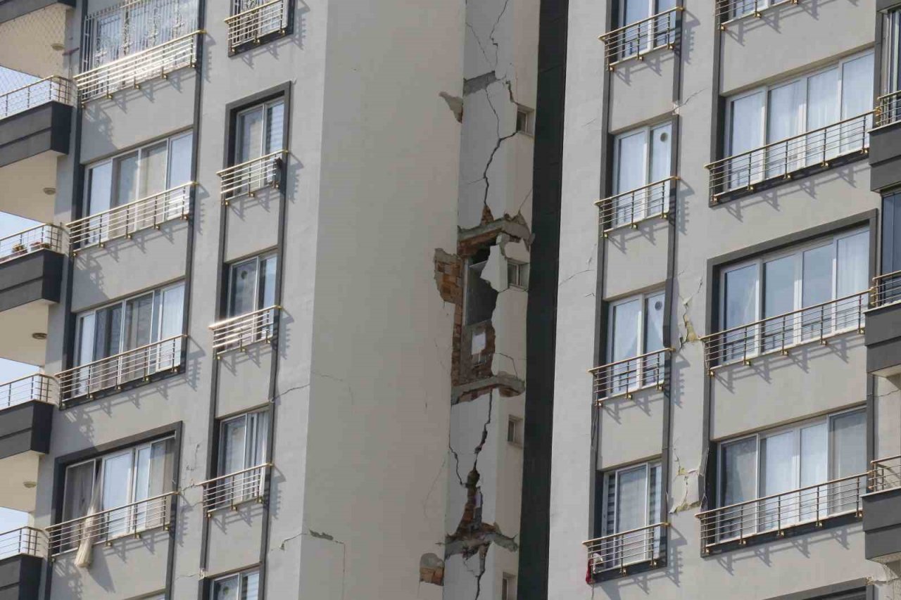 İskenderun’da tahribat havadan görüntülendi