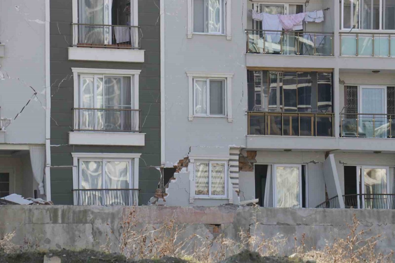 İskenderun’da tahribat havadan görüntülendi