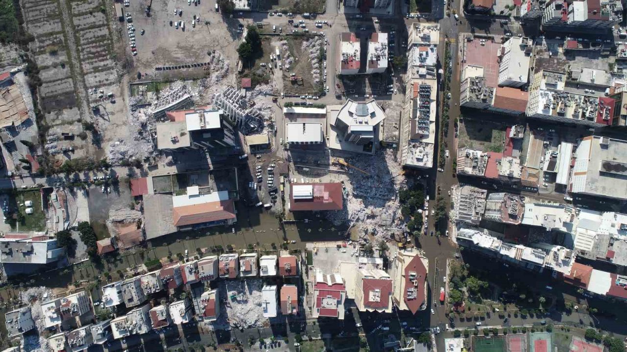 İskenderun’da tahribat havadan görüntülendi