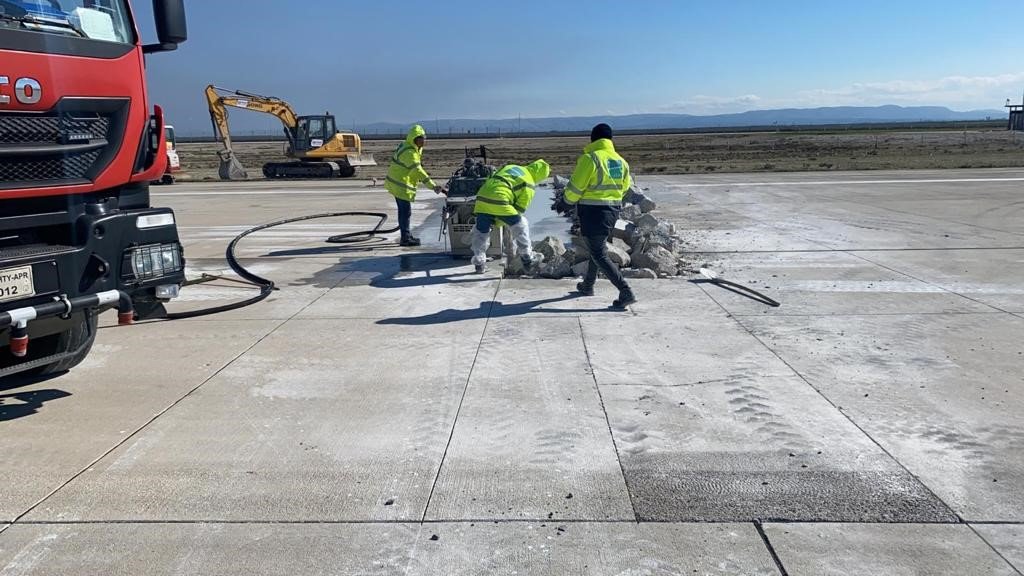 Hatay Havalimanı’nda hummalı inşaat çalışmaları devam ediyor