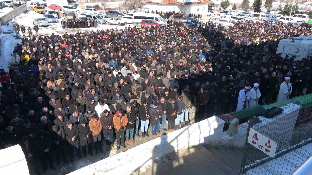 Deprem, ailesini hayattan kopardı: Eşi, 4 yaşındaki kızı, kız kardeşi ve kuzeni toprağa verildi