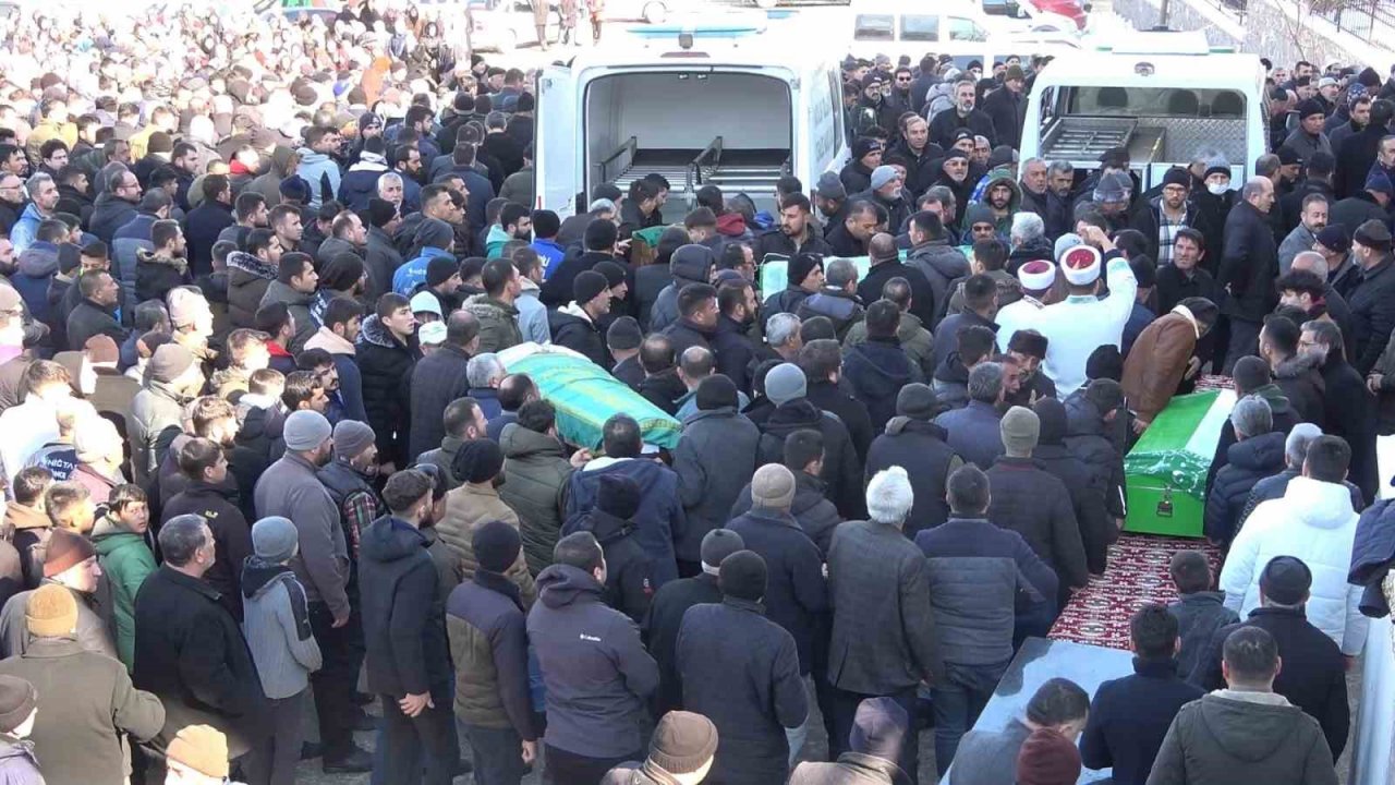 Deprem, ailesini hayattan kopardı: Eşi, 4 yaşındaki kızı, kız kardeşi ve kuzeni toprağa verildi