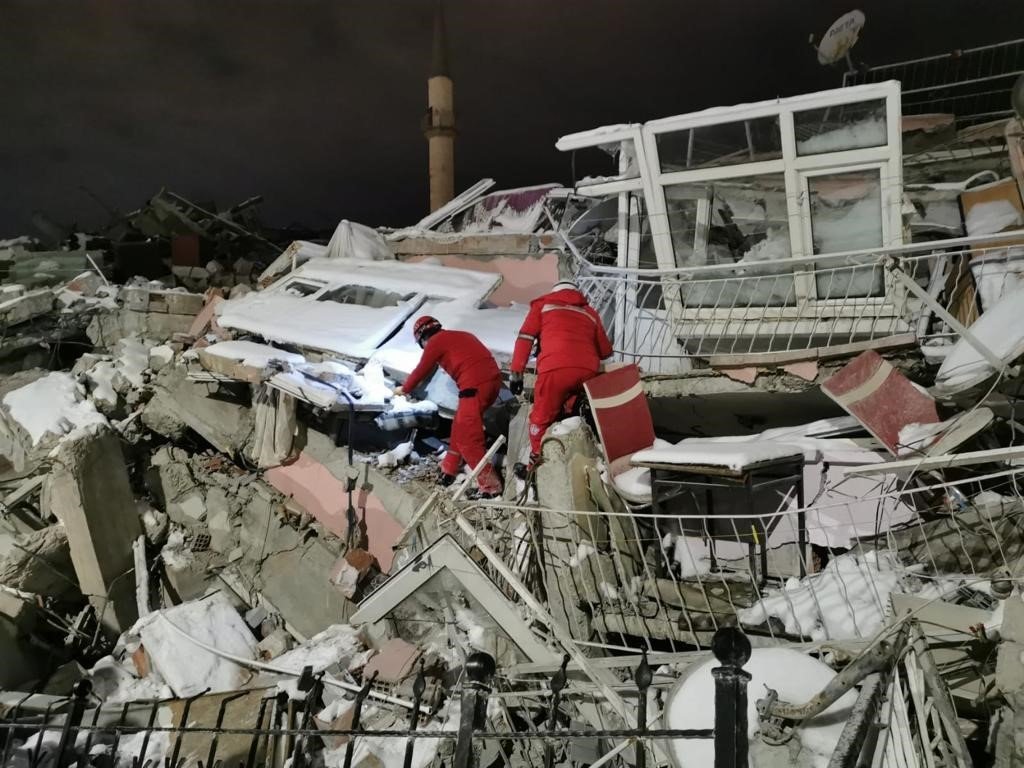 ADÜ Arama Kurtarma Ekibi deprem bölgesinde