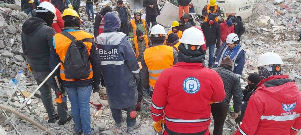 ADÜ Arama Kurtarma Ekibi deprem bölgesinde