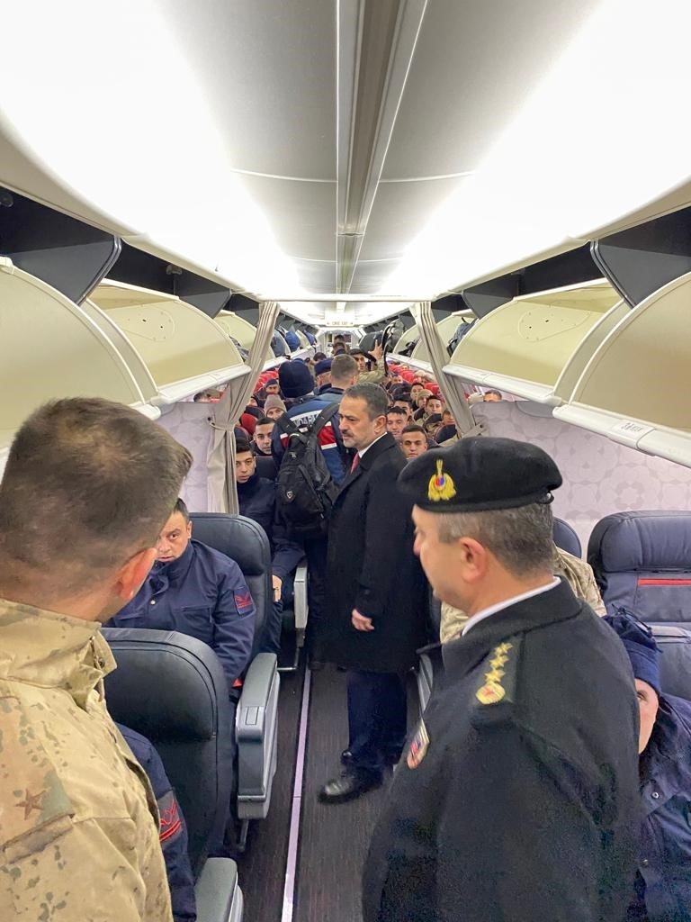 Jandarma deprem bölgesine gönderildi