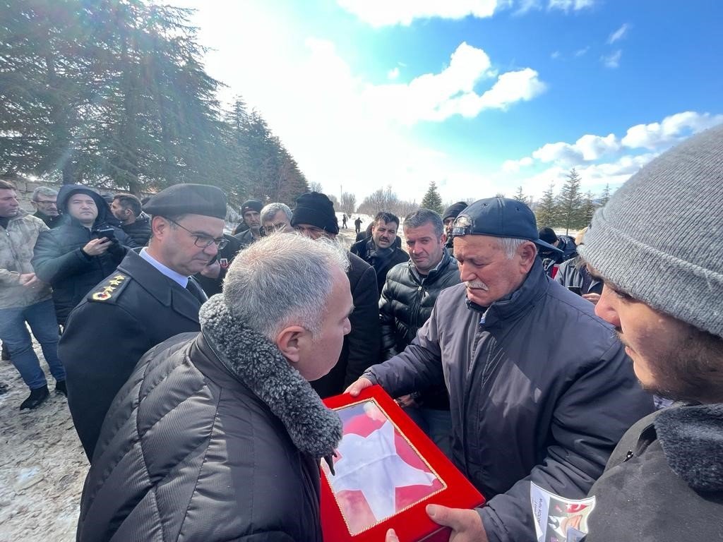 Depremde hayatını kaybeden Jandarma Uzman Çavuş Mutlu Koçdemir son yolculuğuna uğurlandı