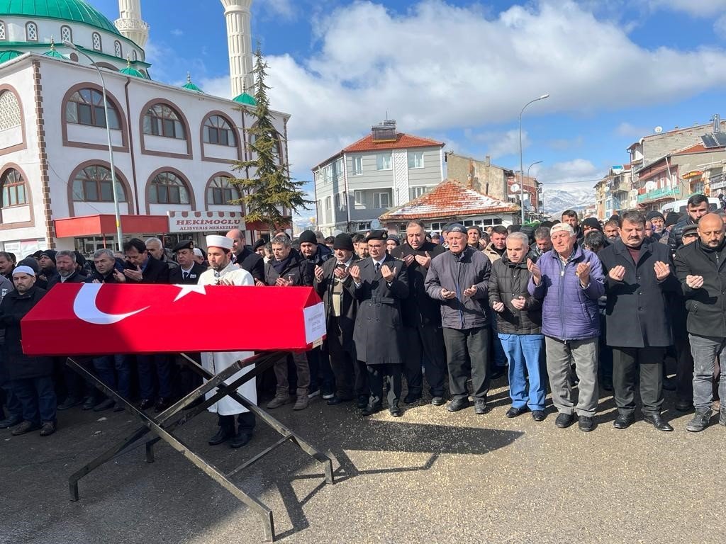 Depremde hayatını kaybeden Jandarma Uzman Çavuş Mutlu Koçdemir son yolculuğuna uğurlandı