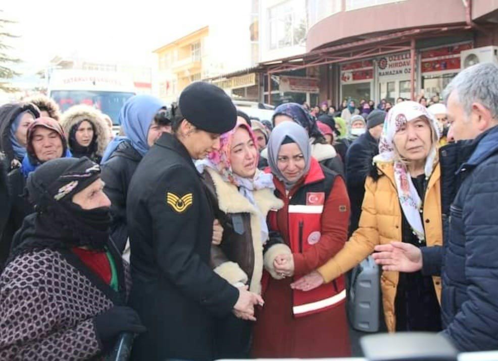 Depremde hayatını kaybeden Jandarma Uzman Çavuş Mutlu Koçdemir son yolculuğuna uğurlandı