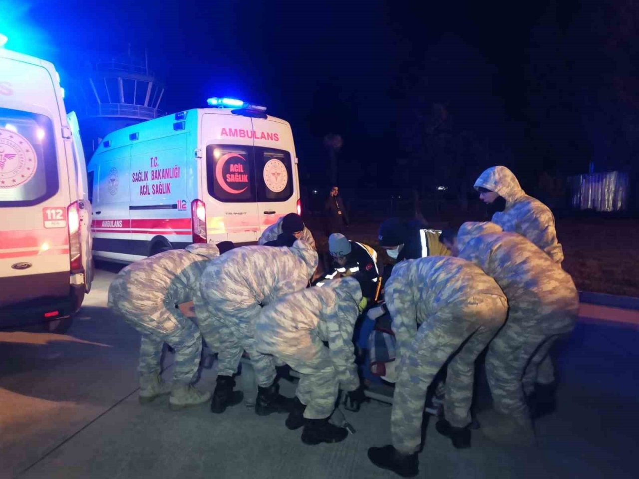 Kahramanmaraş’tan 54 depremzede İzmir’e getirildi