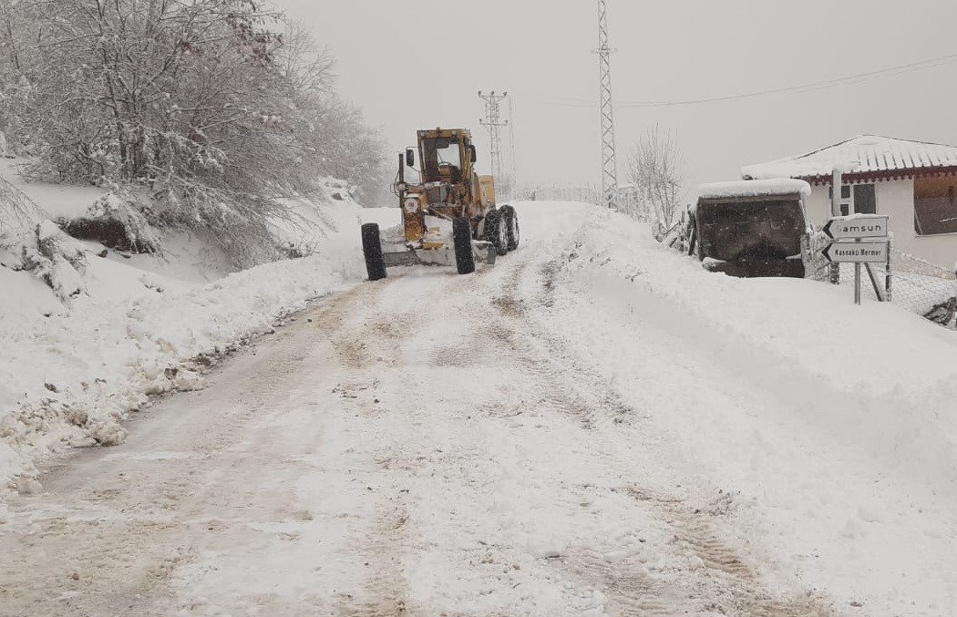 Samsun’da karla mücadele