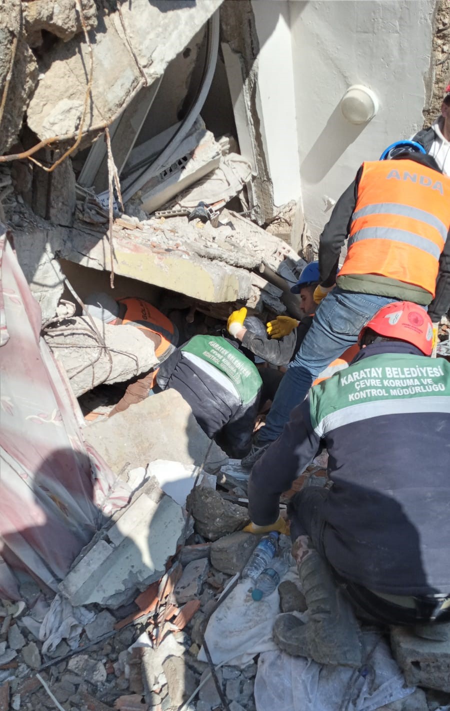 karatay-belediyesi-deprem-bolgesinde-3.jpeg