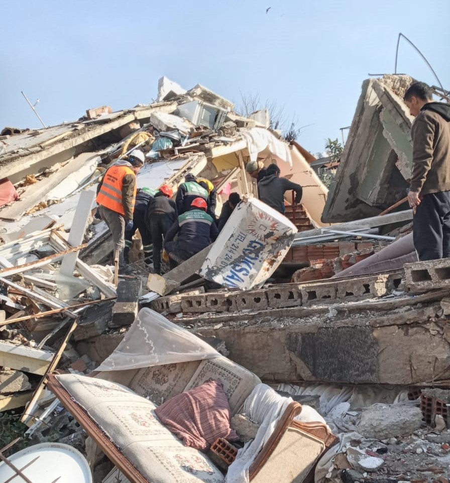 karatay-belediyesi-deprem-bolgesinde-4.jpeg