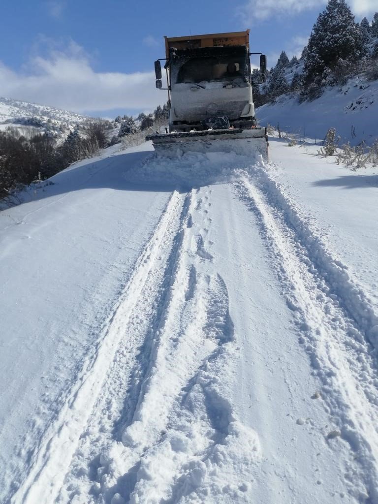 Büyükşehir, 104 mahalle yolunu ulaşıma açtı