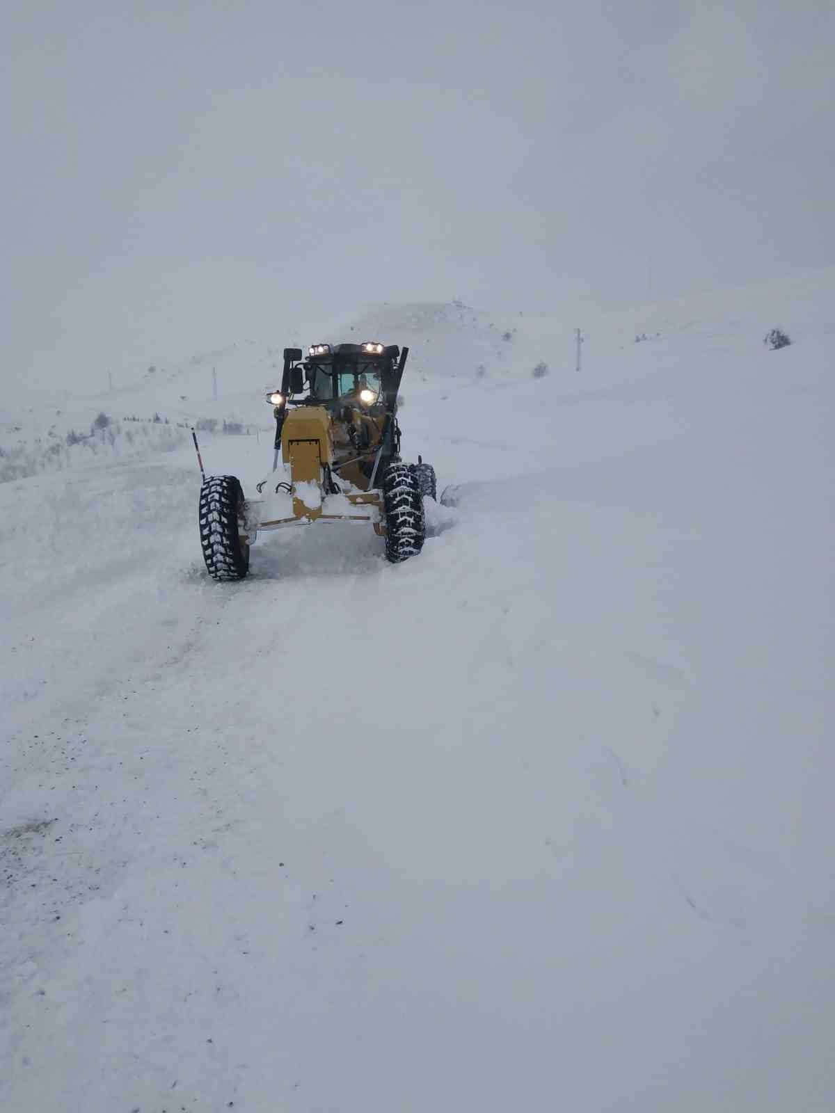 Büyükşehir, 104 mahalle yolunu ulaşıma açtı