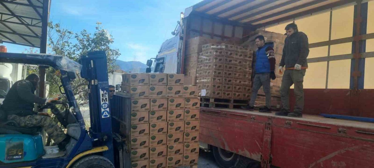 Köyceğiz’den deprem bölgesine her gün yardım tırı gidiyor
