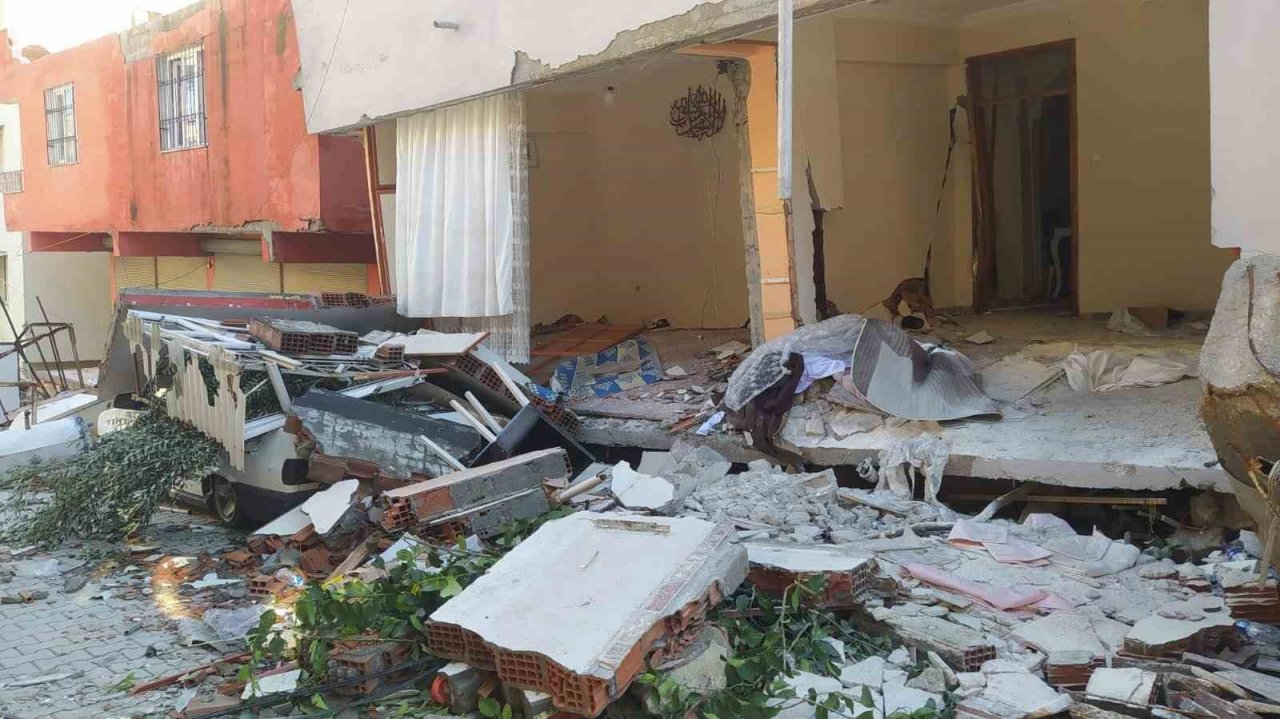 Marmaris Belediyesi ekipleri baba ve 3 kızını sağ kurtardı