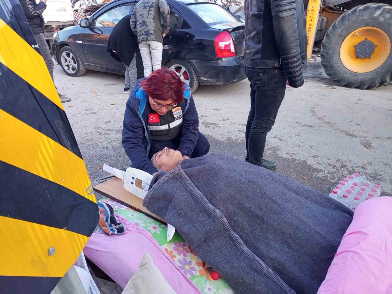 Marmaris Belediyesi ekipleri baba ve 3 kızını sağ kurtardı