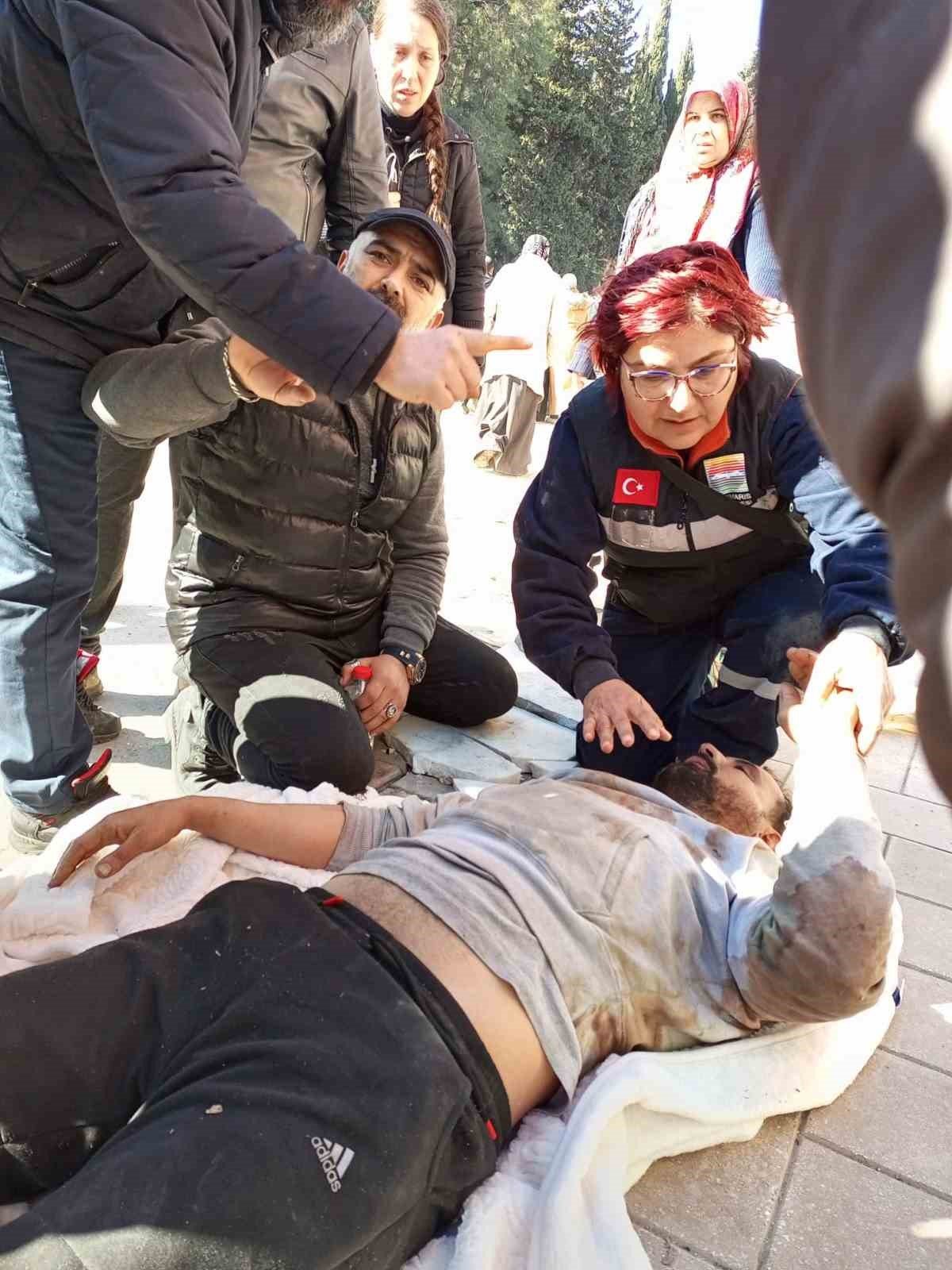 Marmaris Belediyesi ekipleri baba ve 3 kızını sağ kurtardı