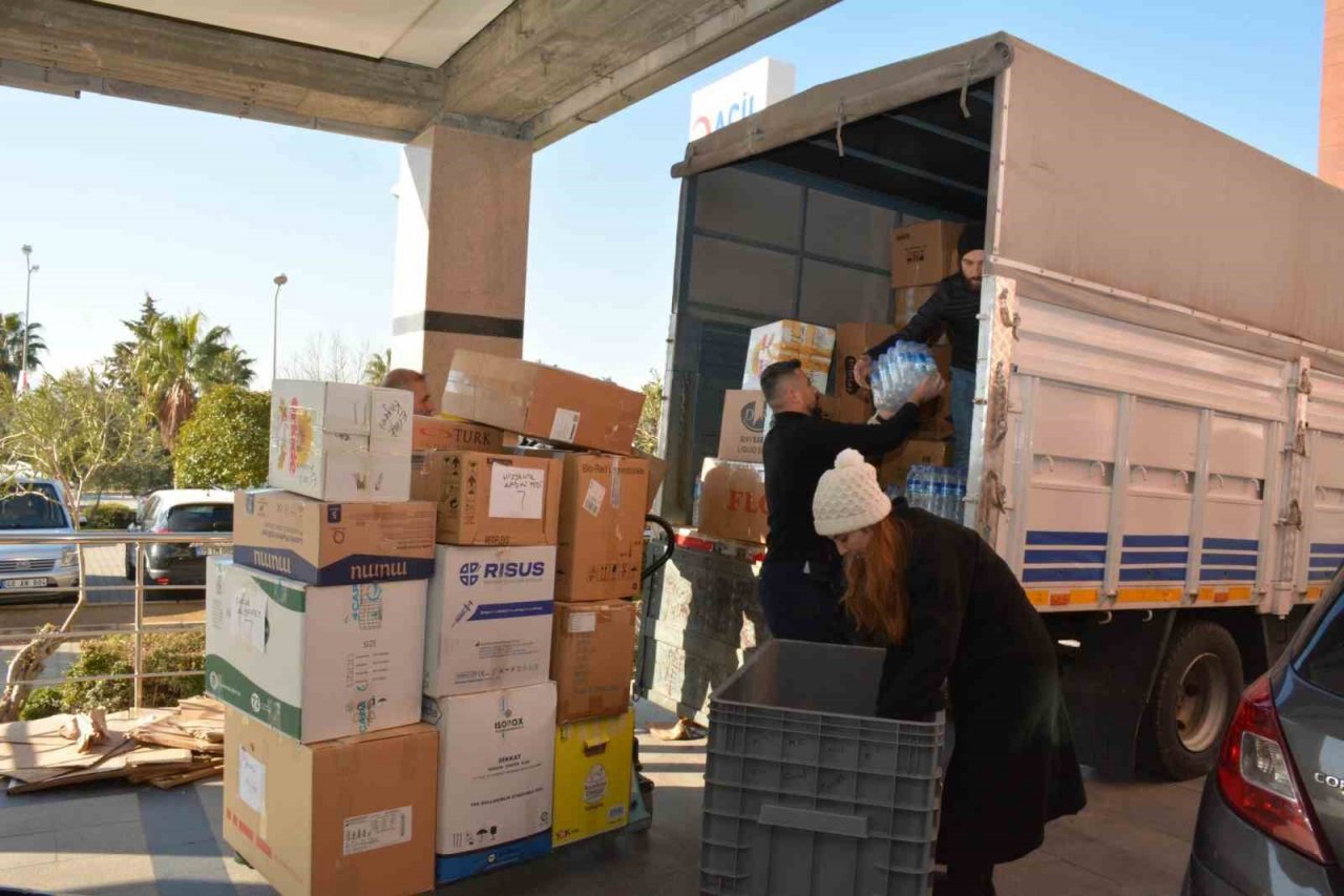ADÜ’de Afet Yardım Kampanyası için toplanan malzemeler yola çıktı