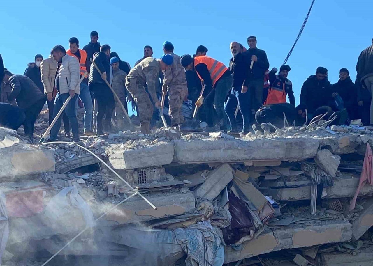 Mersin İl Jandarma Komutanlığı ekipleri yardım için deprem bölgesinde