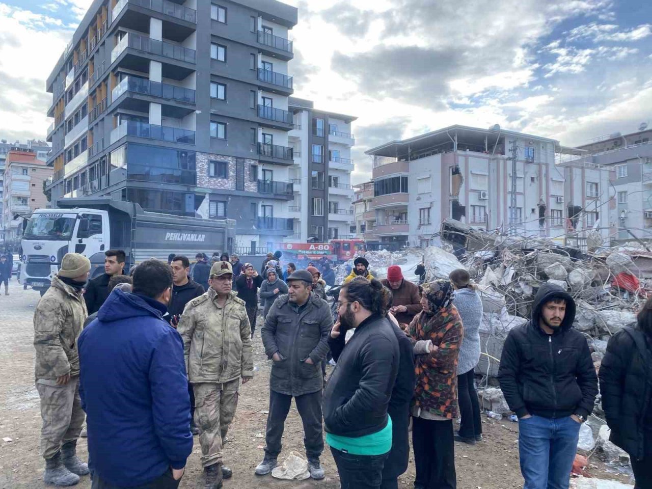 Mersin İl Jandarma Komutanlığı ekipleri yardım için deprem bölgesinde