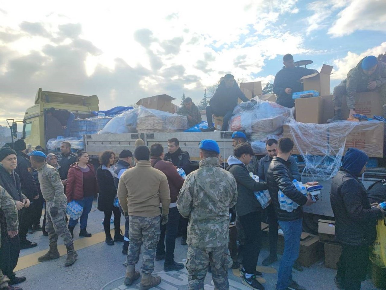 MSB: “Komando Tabur Komutanlığımız erzak dağıtımına devam ediyor”