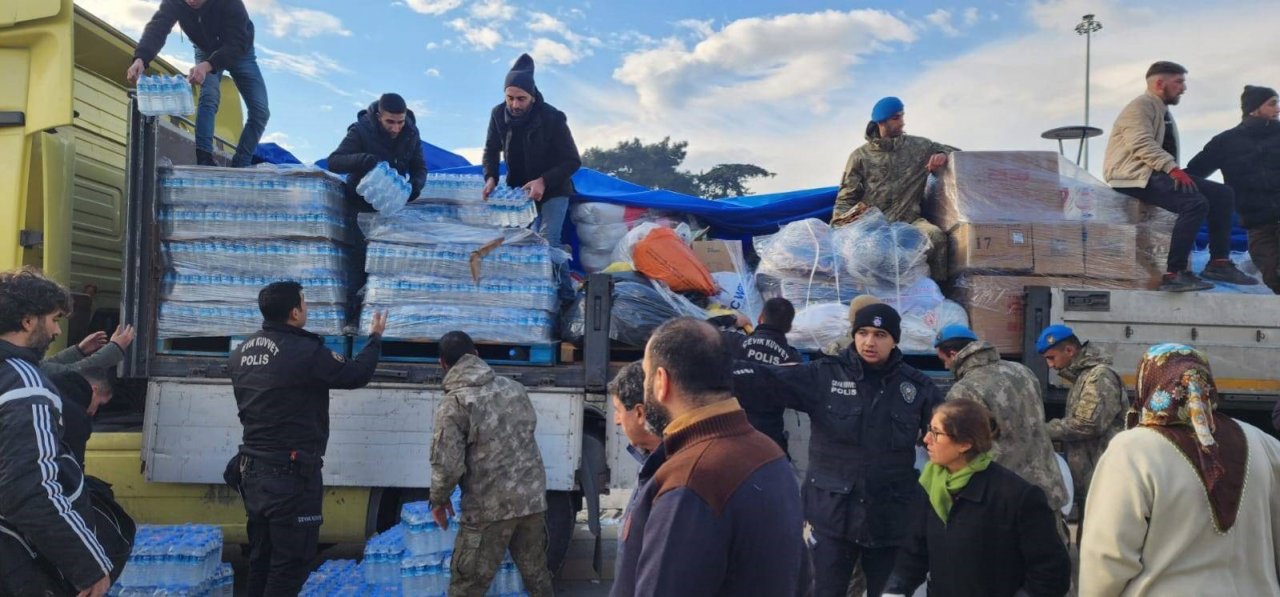 MSB: “Komando Tabur Komutanlığımız erzak dağıtımına devam ediyor”