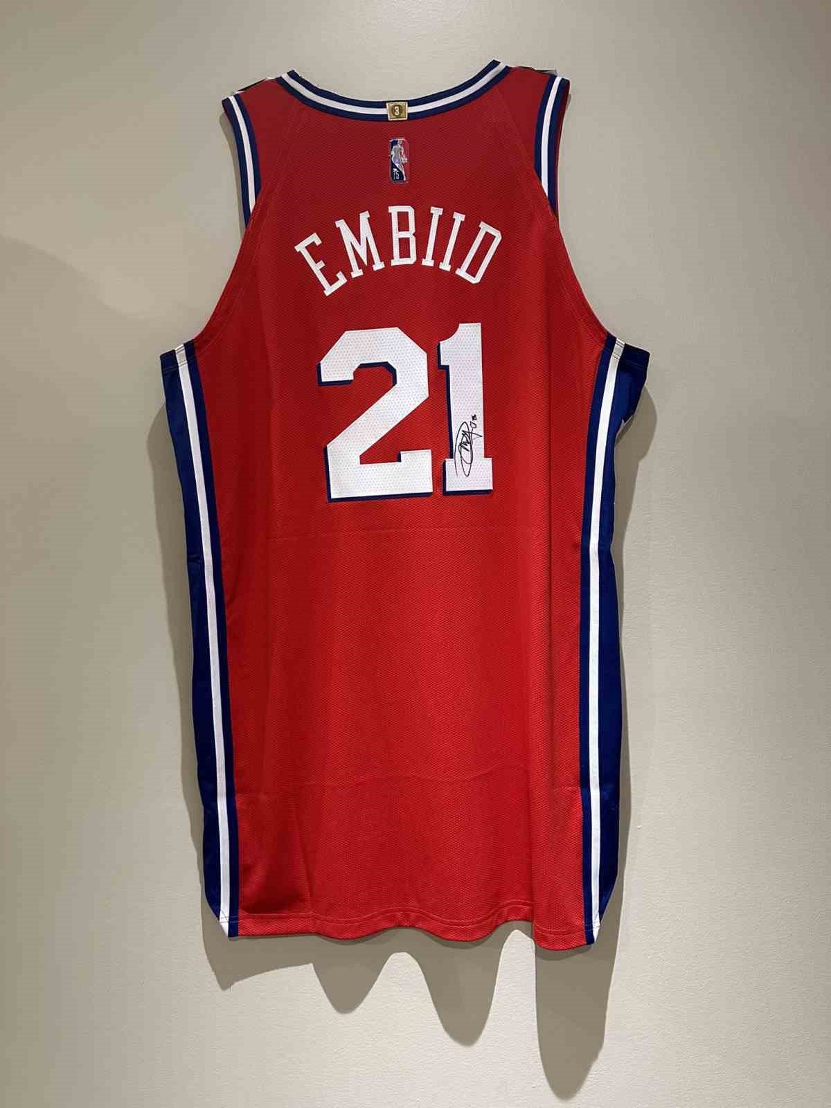 NBA oyuncuları da imzalı formalarını satışa çıkarıyor