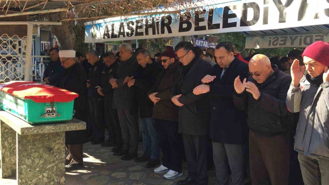 Depremde hayatını kaybeden genç öğretmene veda