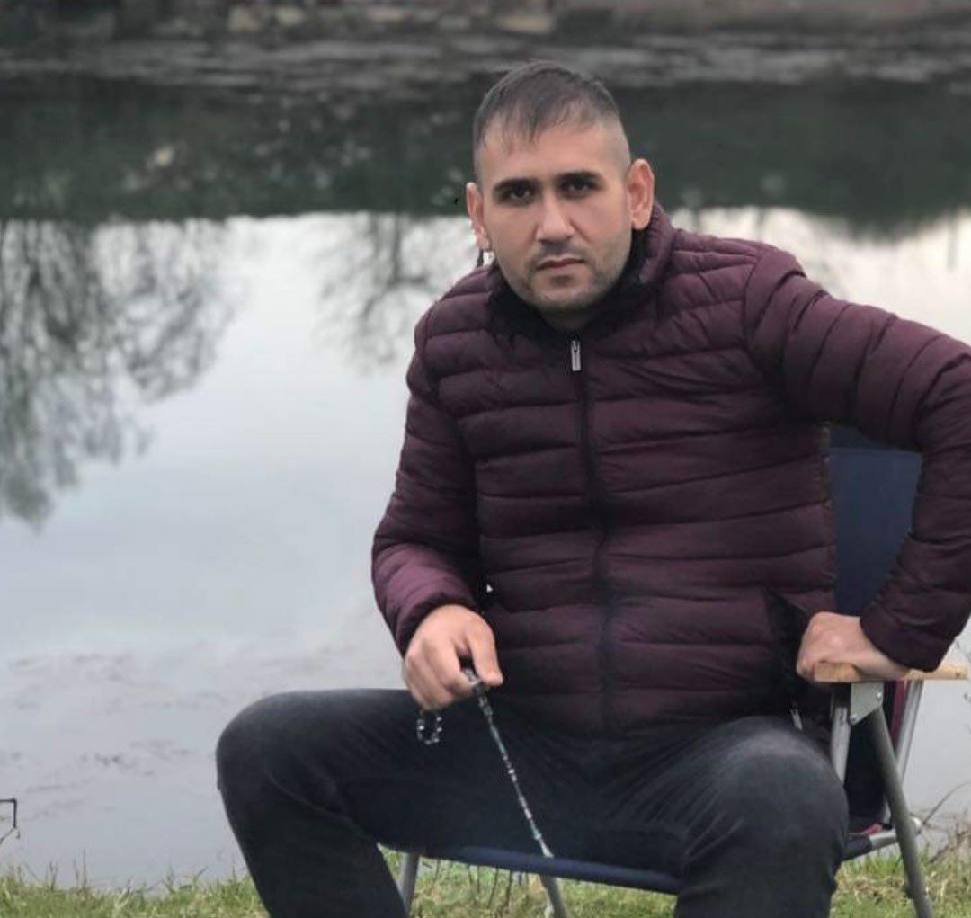 19 yaşındaki genç ablasını ve erkek arkadaşını öldürüp kendini ihbar etti