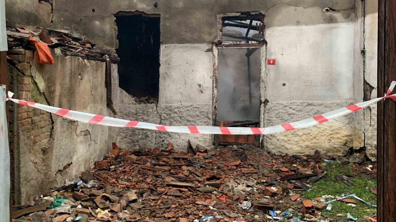 Metruk bina alev alev yandı: 2 ölü