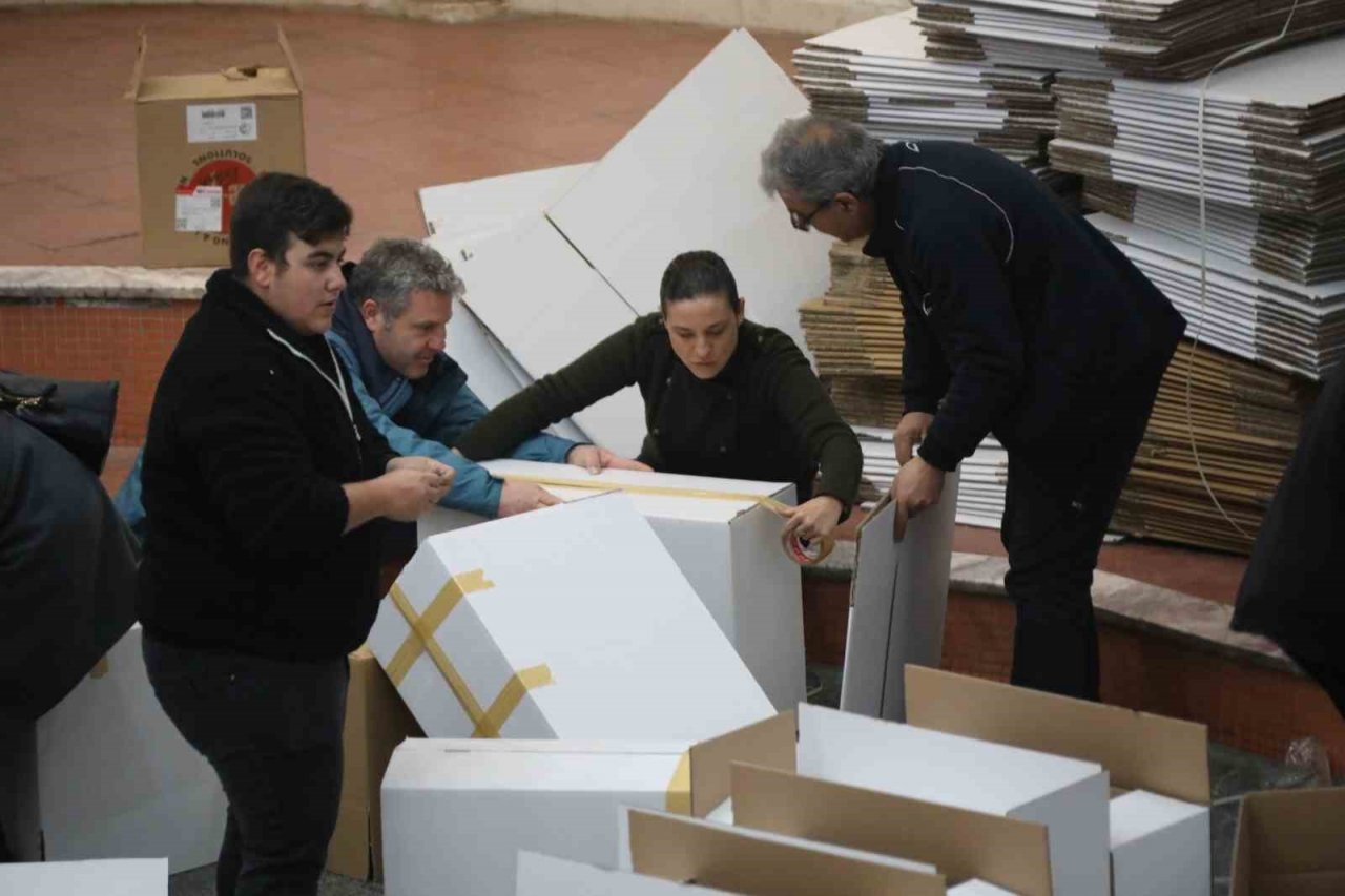 Selçuk Belediyesi deprem bölgesinde ekmek ve sıcak yemek dağıtacak