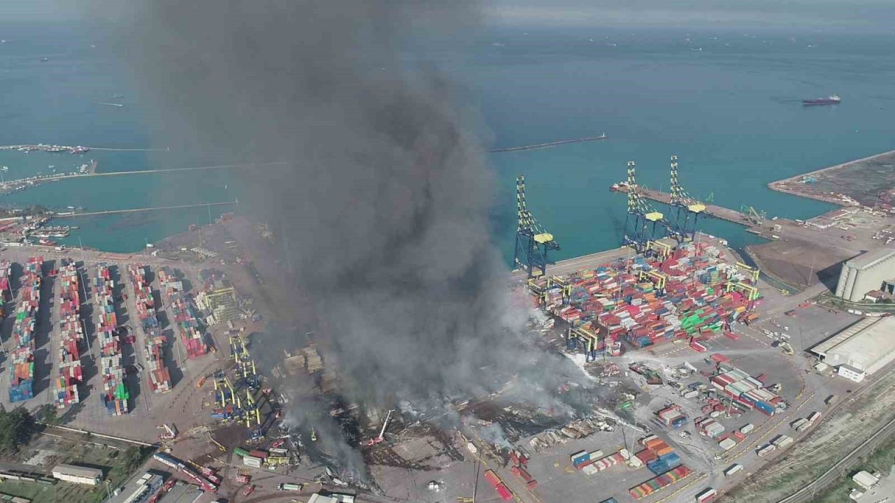 İskenderun Limanı’ndaki yangın 3’üncü gününde havadan görüntülendi