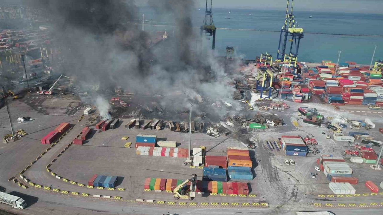 İskenderun Limanı’ndaki yangın 3’üncü gününde havadan görüntülendi