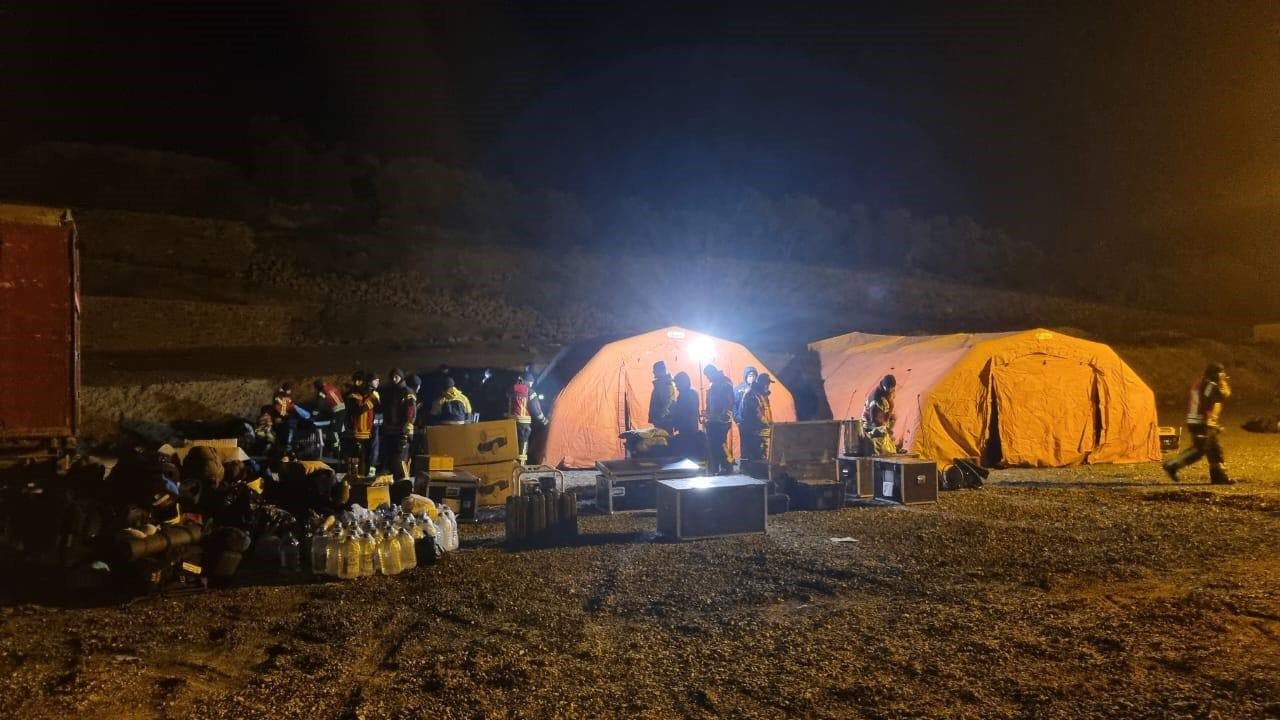 Ukraynalı arama-kurtarma ekibi Hatay’da çalışmalarına başladı