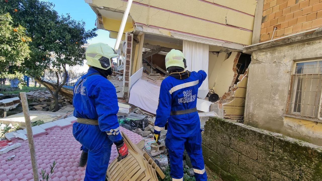 Ukraynalı arama-kurtarma ekibi Hatay’da çalışmalarına başladı