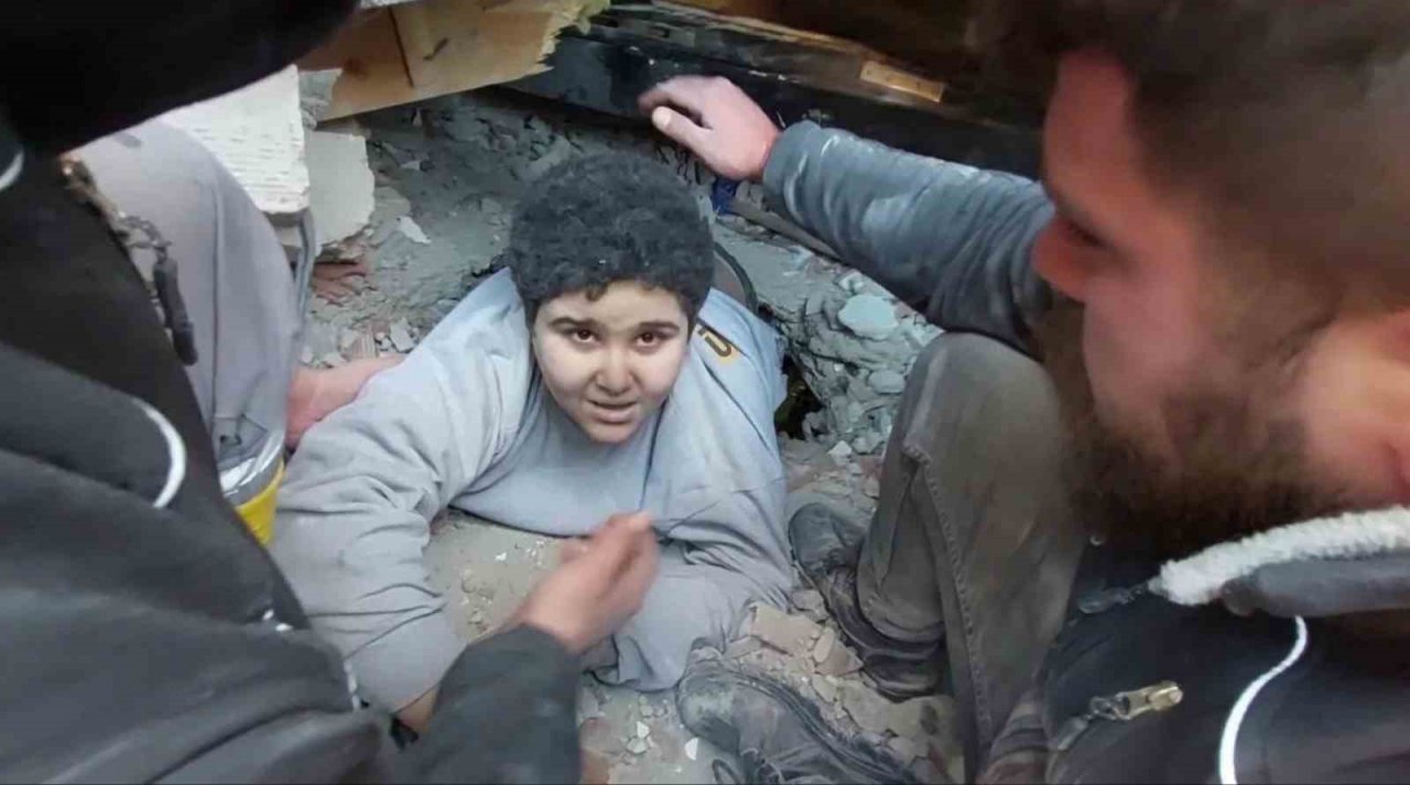 Van AFAD, 84 saat sonra kurtarılan kardeşlerin halasına da ulaştı