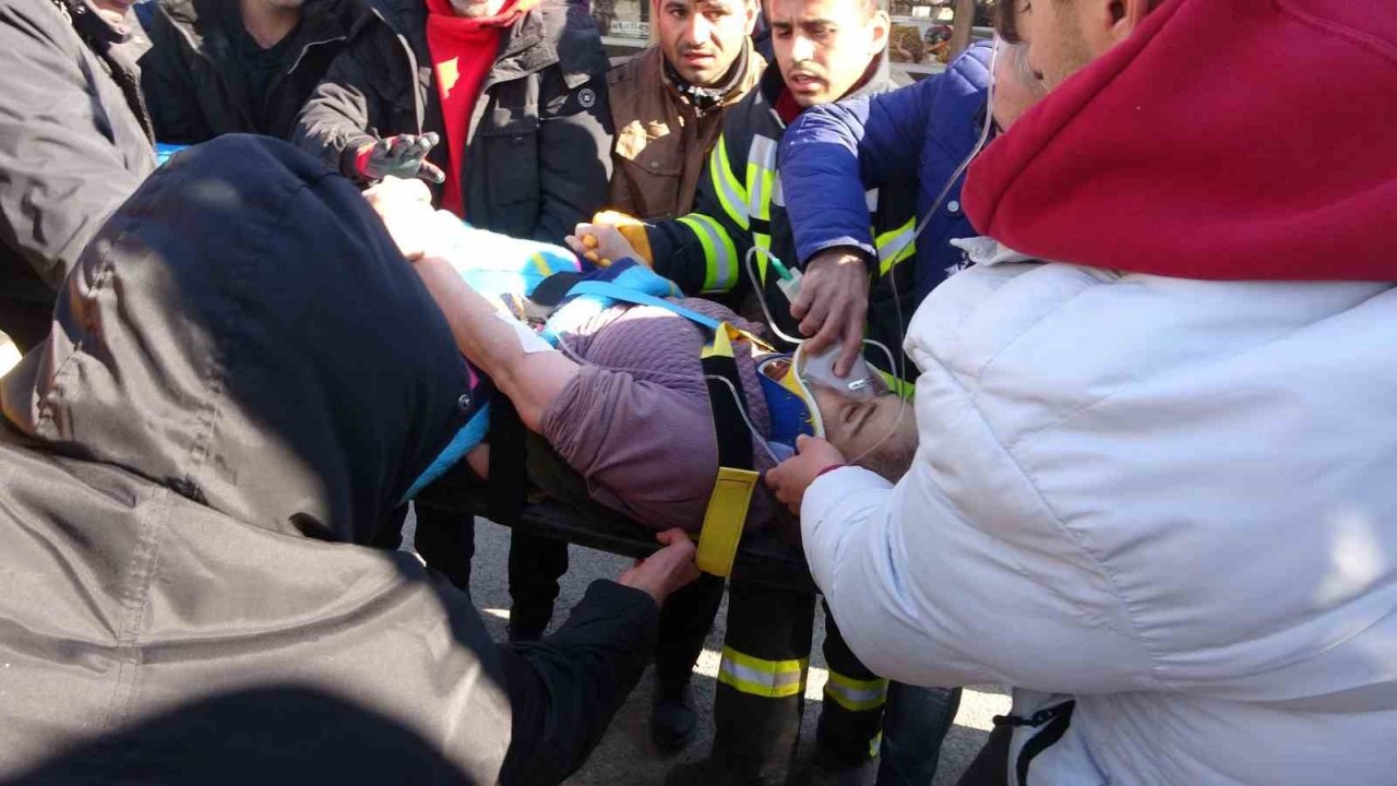 Depremin 4’üncü gününde anne kız enkazdan sağ çıkartıldı