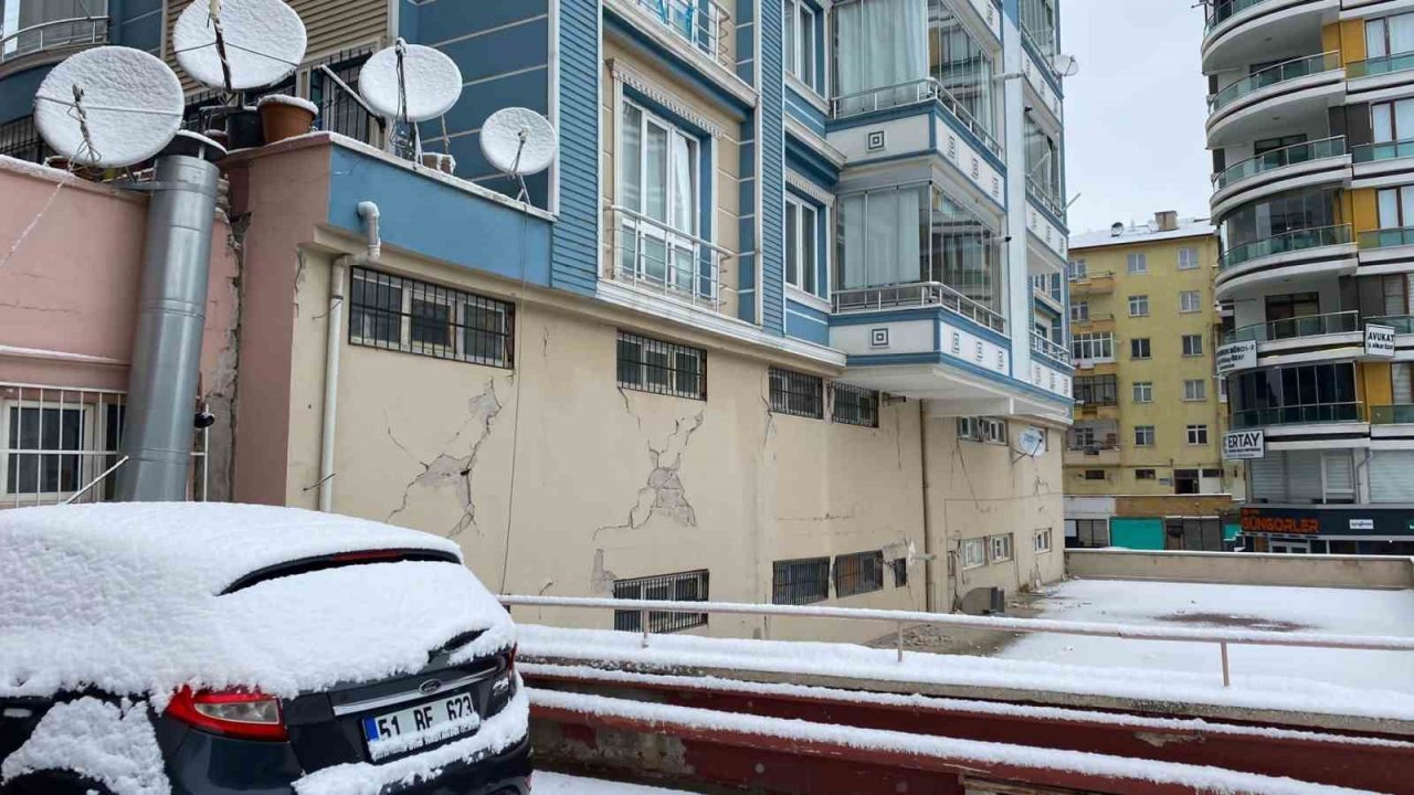 Niğde’de hasar gören 13 bina boşaltıldı