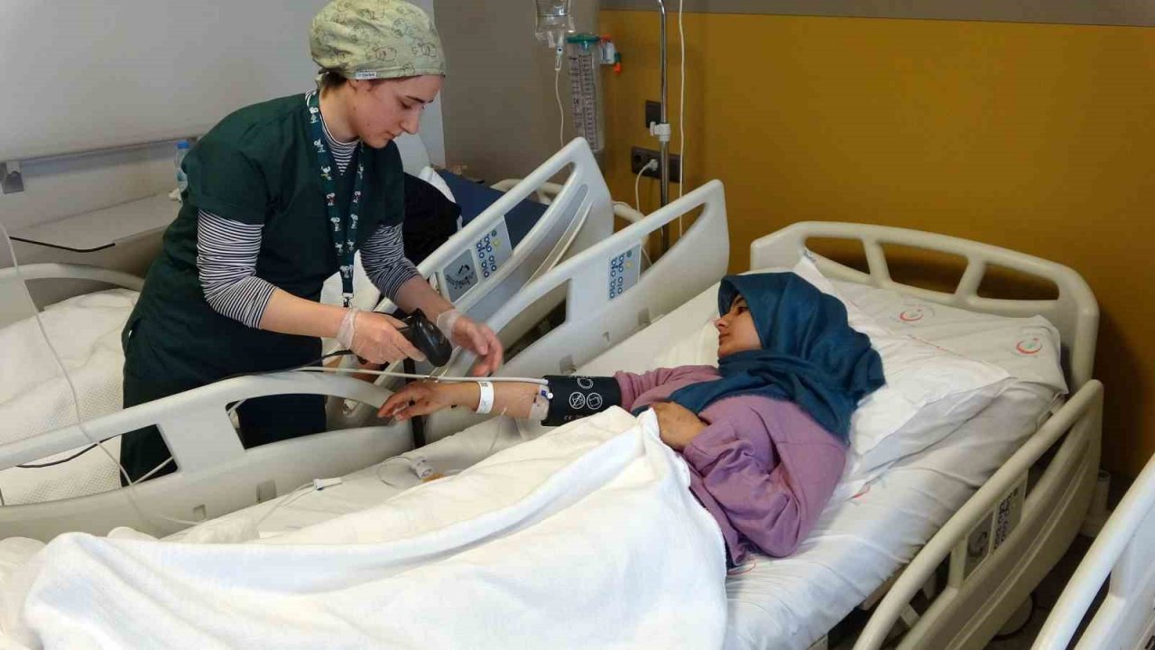 Enkaz altından kurtarılan depremzede: "Biz kurtulduk ama Adıyaman silindi, geçmişimiz silindi”