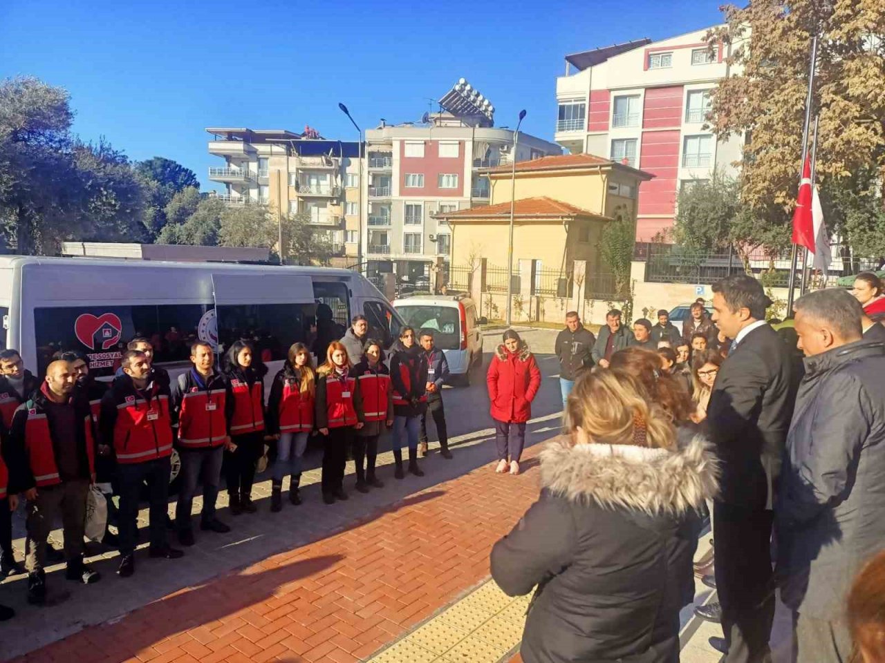Depremzedelere destek olmak için yola çıktılar