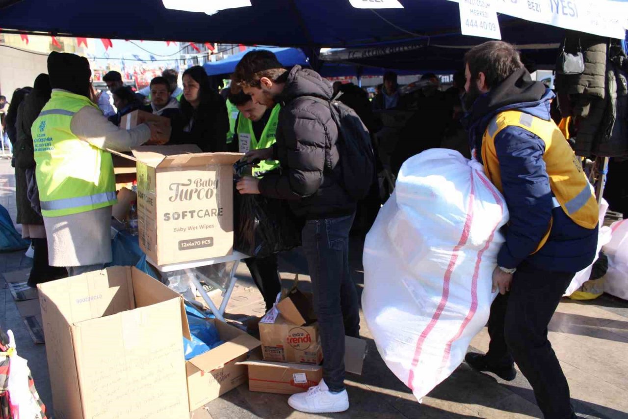 Aydınlıların depremzedeler için seferberliği 5’inci gününde de devam ediyor