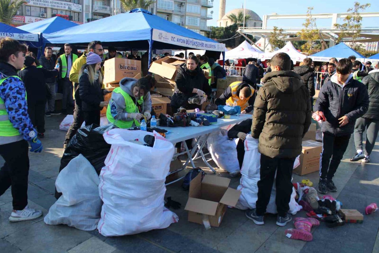 Aydınlıların depremzedeler için seferberliği 5’inci gününde de devam ediyor