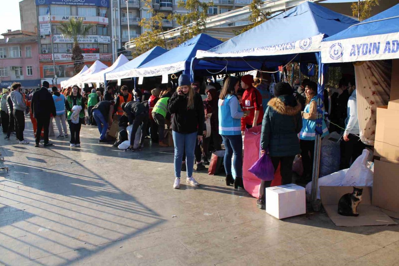 Aydınlıların depremzedeler için seferberliği 5’inci gününde de devam ediyor