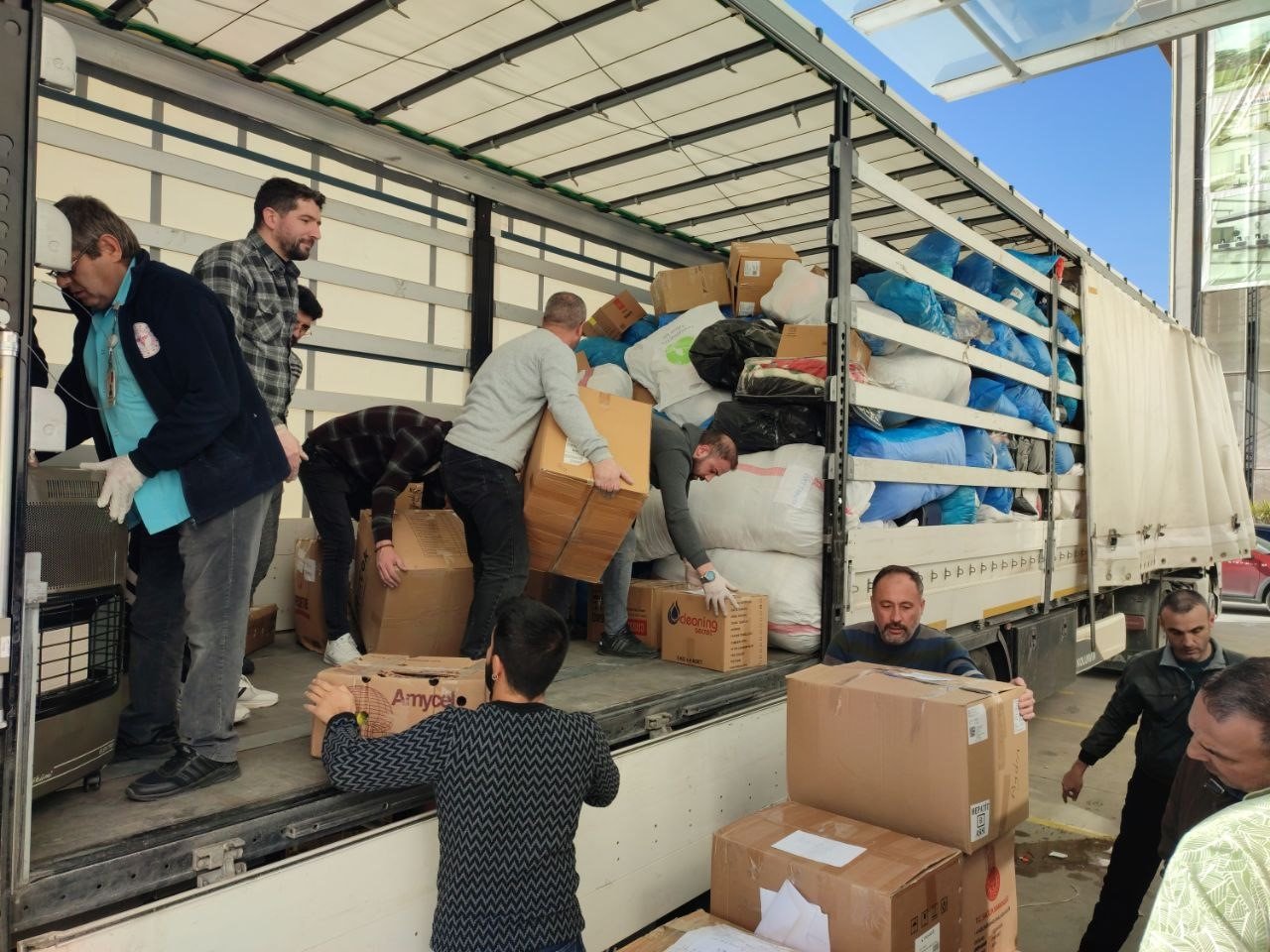 Aydın İl Sağlık Müdürlüğü’nden deprem bölgesine yardım eli