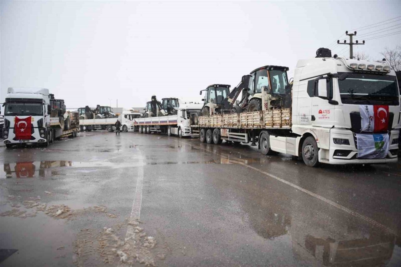 Balıkesir’den deprem bölgesine 252 tır dolusu yardım