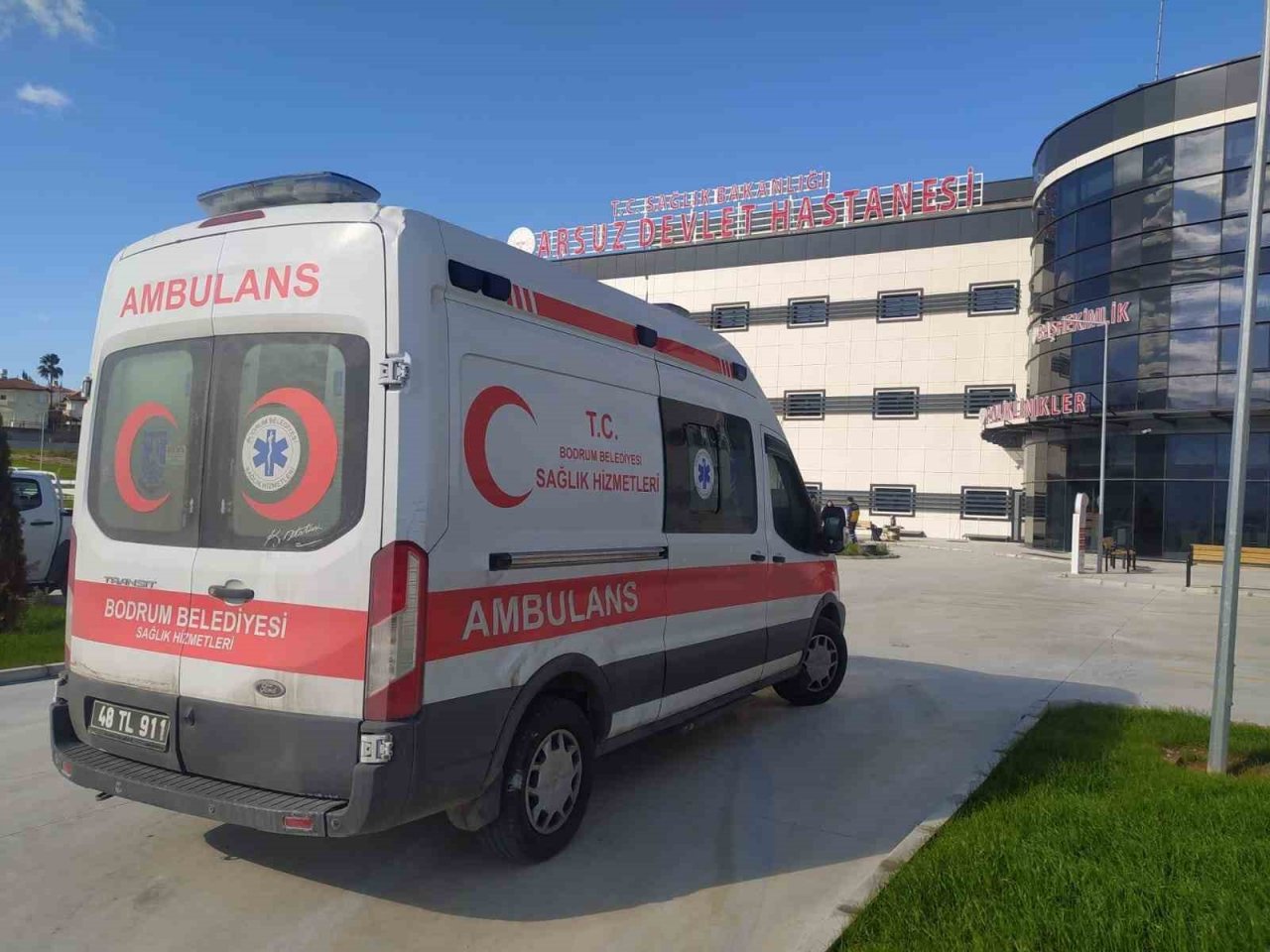 Bodrum Belediyesi tarafından çadırlar ve prefabrik ev kuruldu