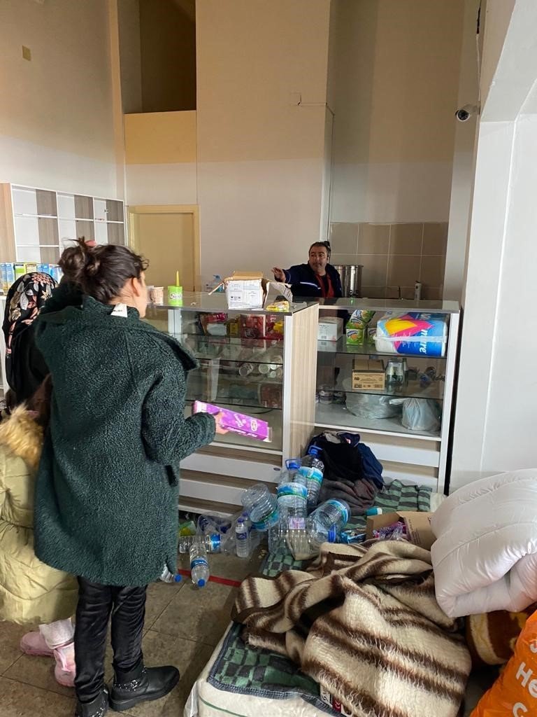 Bodrum Belediyesi tarafından çadırlar ve prefabrik ev kuruldu